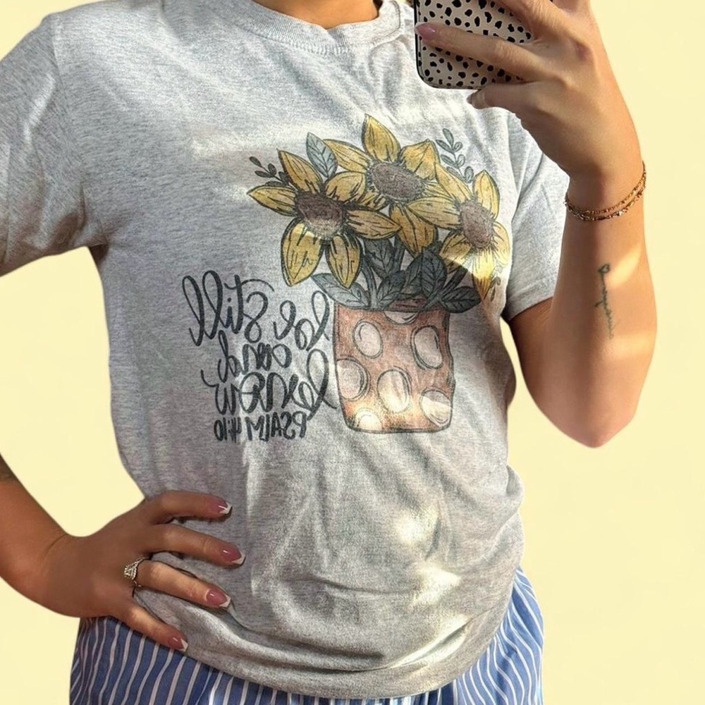 Gray Graphic Tee with Sunflower Design